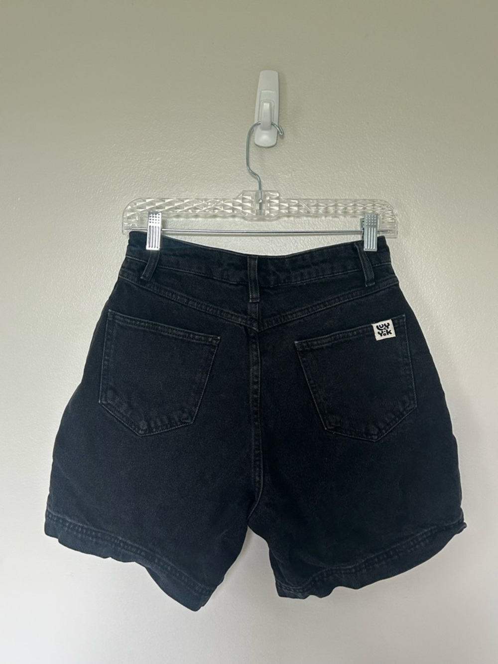 Lucy and Yak Lexi Denim High Waist Shorts in Gray Wash, Size 28/R - Picture 3 of 6